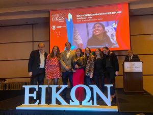 Lee más sobre el artículo Gold Fields recibe estatuilla en los Premios Eikon 2025 por su programa Ruta Sonrisas